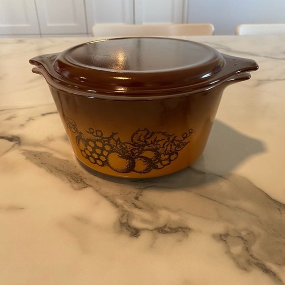 Pyrex Old Orchard 471 & 473 Casseroles with lids - Picture 2 of 3